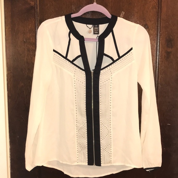 BKE Tops - BKE Boutique Cream/Black Zip-up Blouse XS